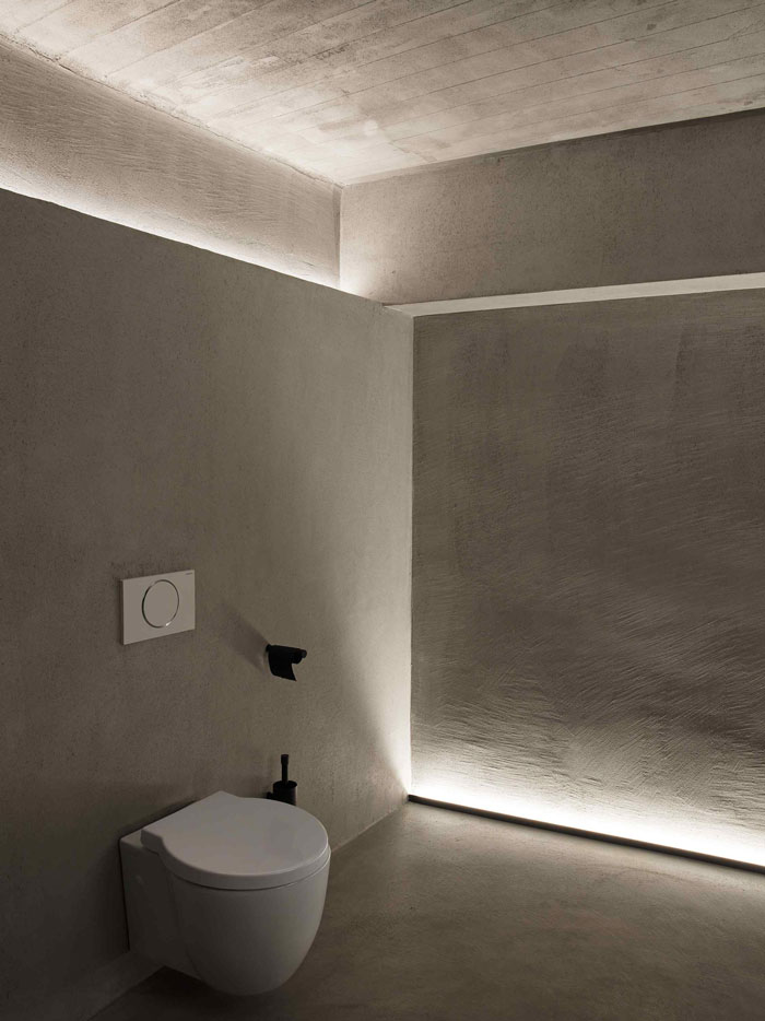 Iluminat indirect - banda LED baie